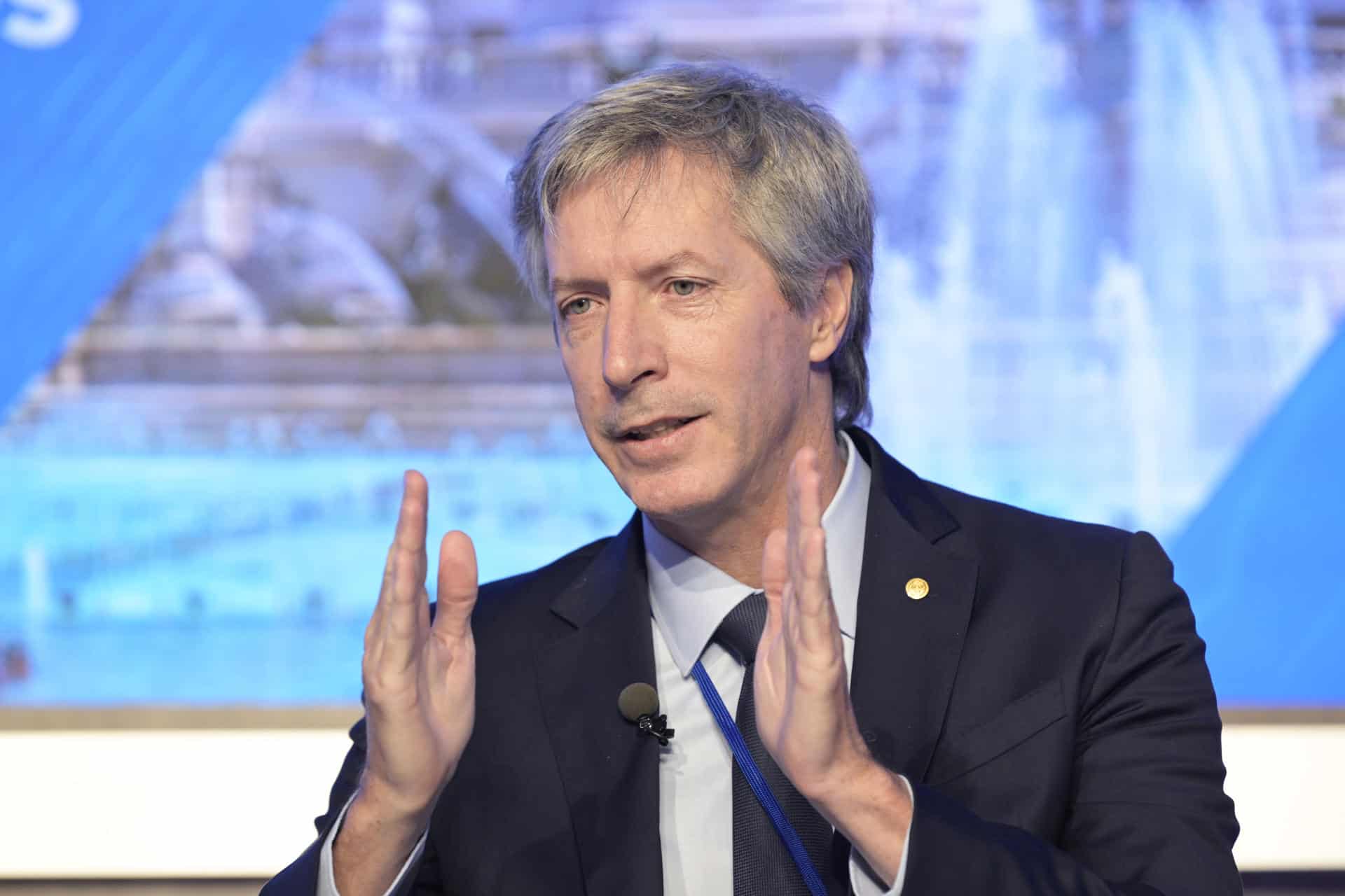 Argentina y EE. UU. firman acuerdo de estabilización cambiaria por 20,000 millones de dólares Argentina y EE. UU. firman acuerdo de estabilización cambiaria por 20,000 millones de dólares
