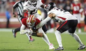 En modo demoledor, McCaffrey guía a los 49ers a triunfo sobre los Falcons