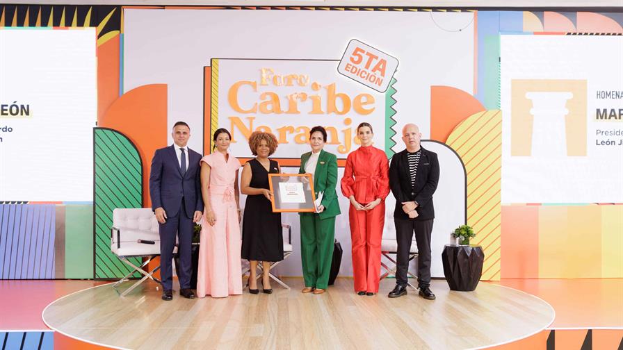María Amalia León es homenajeada en la 5ta edición de Quinta edición de Foro Caribe Naranja María Amalia León es homenajeada en la 5ta edición de Quinta edición de Foro Caribe Naranja