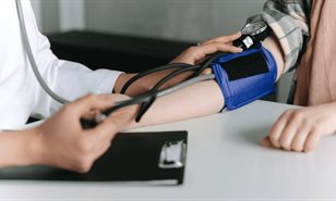 Cómo un joven de 19 años descubrió que fue cambiado de su ARS sin autorización