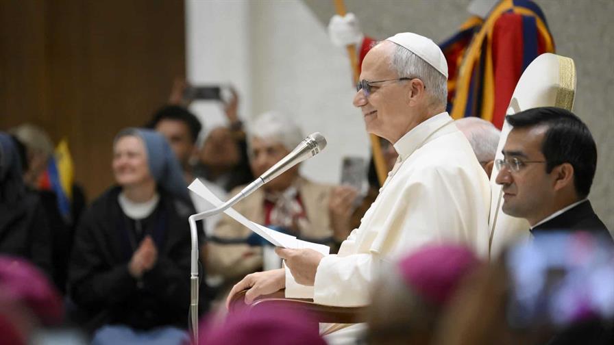 El papa se reunió con víctimas de abusos sexuales por parte de miembros de la Iglesia El papa se reunió con víctimas de abusos sexuales por parte de miembros de la Iglesia