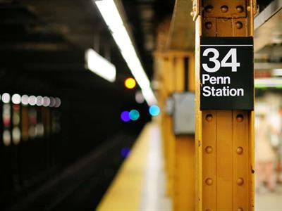 Demócratas rechazan propuesta de Trump de poner su nombre a estación