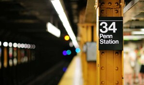 Incendio cerca de una concurrida estaci&oacute;n del metro de NY provoca retrasos y cancelaciones