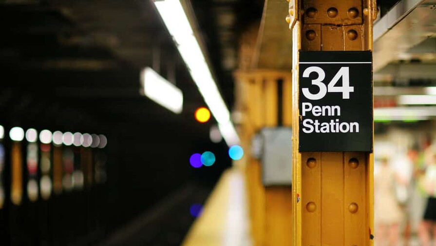 Incendio cerca de una concurrida estaci&oacute;n del metro de NY provoca retrasos y cancelaciones