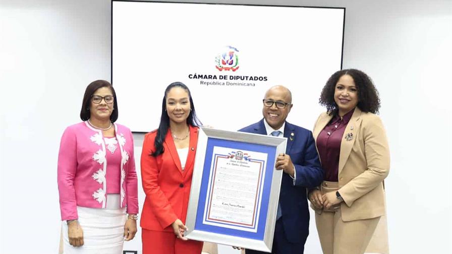 Reconocen a la dominicana Laura Jiménez por su trayectoria en política estadounidense Reconocen a la dominicana Laura Jiménez por su trayectoria en política estadounidense