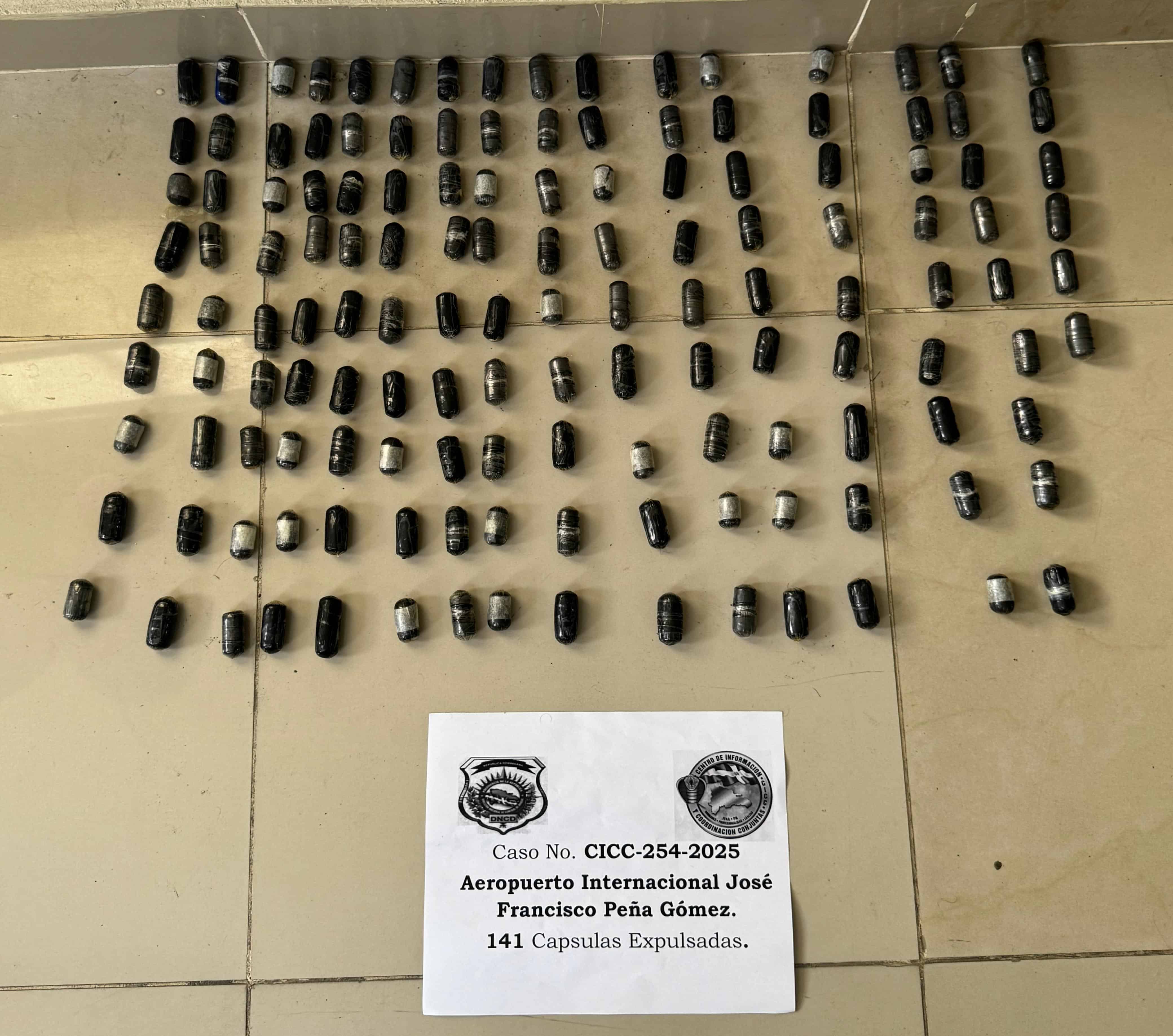 Detienen a joven francés en el AILA con más de un kilogramo de cocaína en el estómago