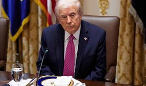 Trump presuntamente busca indemnización de su propio Departamento de Justicia