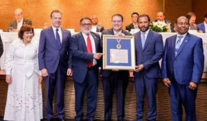 Comerciantes reconocen a Yayo Sanz Lovatón como el  "Servidor Público 2025"