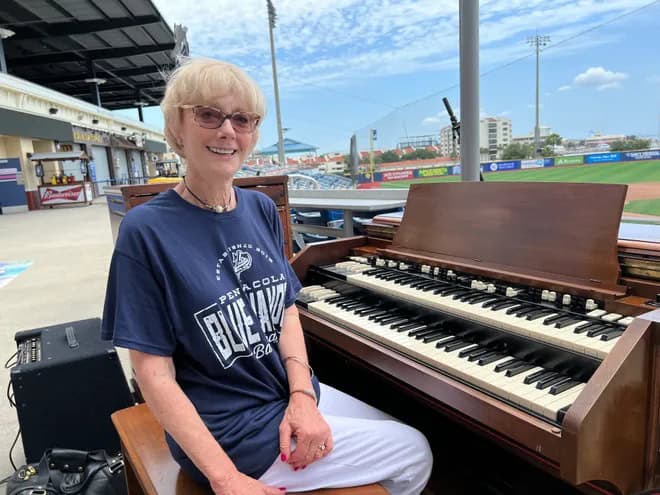 Faust durante su visita al estadio Blue Wahoos en el 2023.