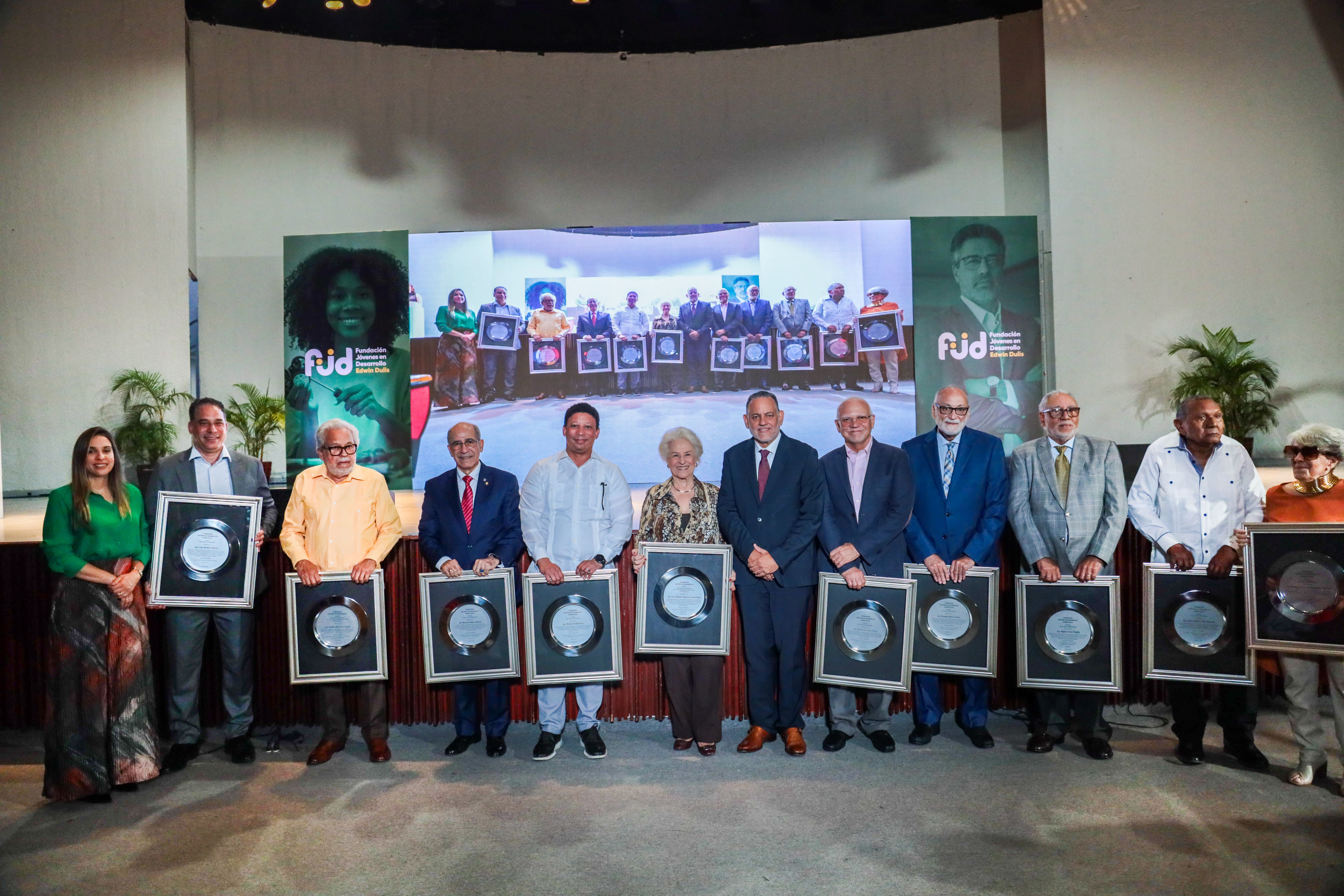 Profesionales reconocidos por la Fundación Jóvenes en Desarrollo.