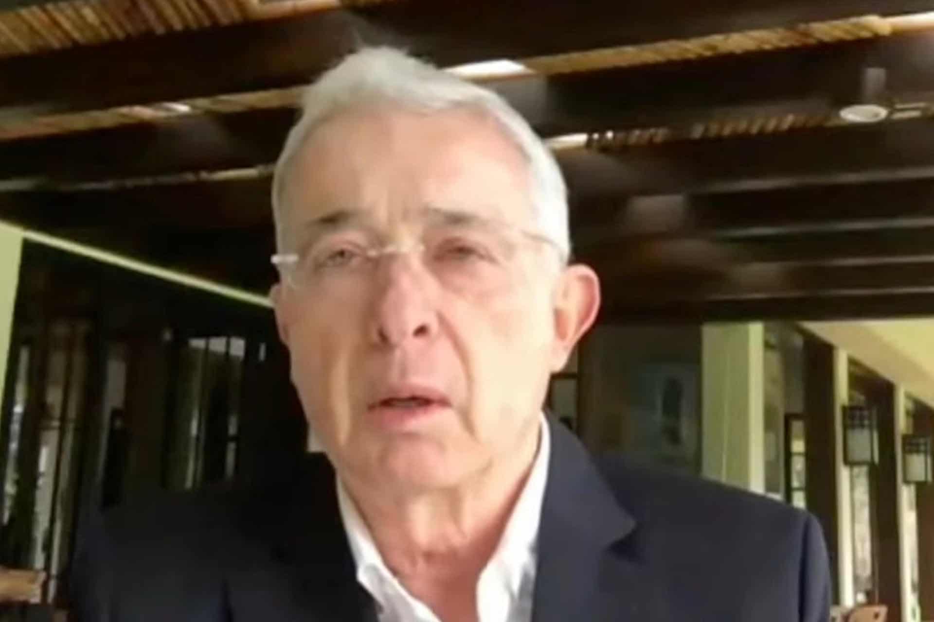 Tribunal de segunda instancia absuelve al expresidente Uribe por el delito de soborno Tribunal de segunda instancia absuelve al expresidente Uribe por el delito de soborno