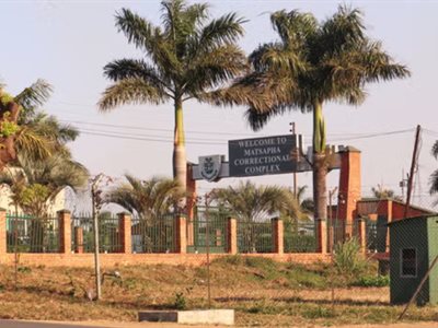 Cubano deportado inicia huelga hambre en prisión máxima seguridad