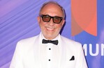 Emilio Estefan recibe el premio de productor del siglo de los Billboard Latinos