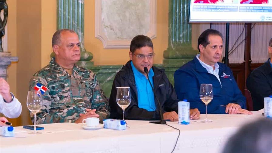 El Gobierno mantiene la suspensión de docencia y labores en las provincias en alerta roja El Gobierno mantiene la suspensión de docencia y labores en las provincias en alerta roja