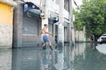La última vez perdí cama, comedor, todo: barrios vulnerables en alerta ante lluvias de Melissa