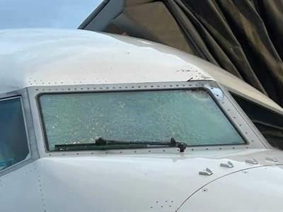 Investigan globo meteorológico que averió parabrisas de un avión