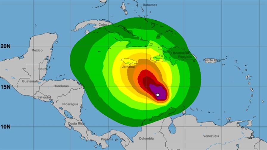 Jamaica mantiene la vigilancia por el paso de la tormenta tropical Melissa