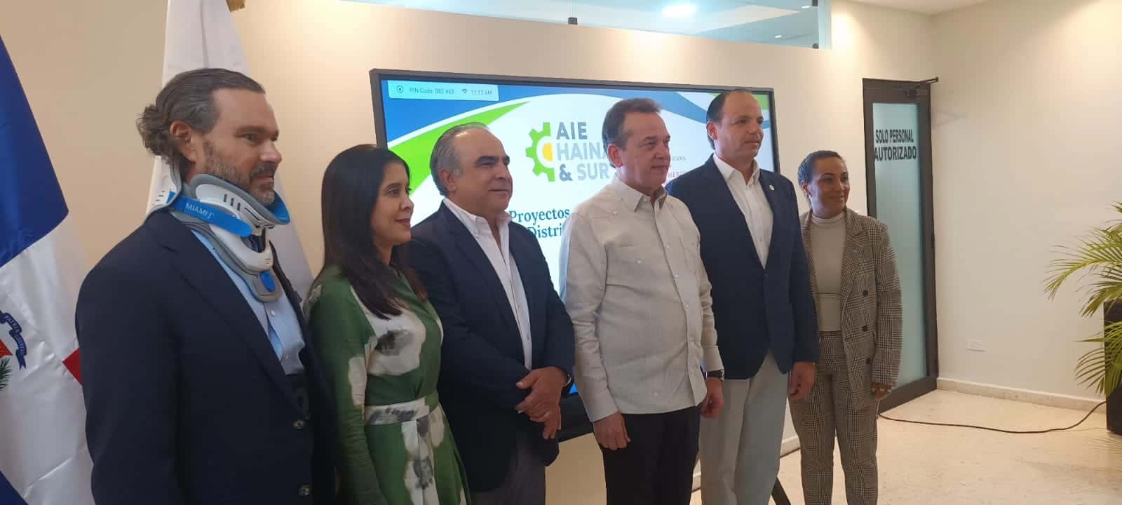 La presentación del Plan Unificado de Emergencia fue encabezado por el ministro de Industria, Comercio y Mipymes, Víctor –Ito- Bisonó.