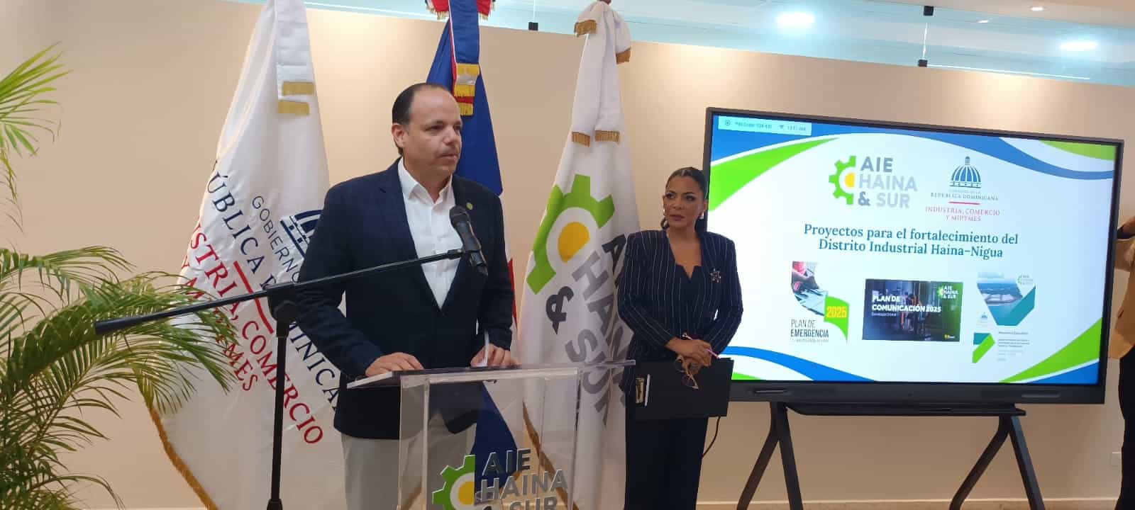  Luis Napoleón Rodríguez, presidente de la Asociación de Industrias y Empresas de Haina y Región Sur (AIEHaina y el Sur).