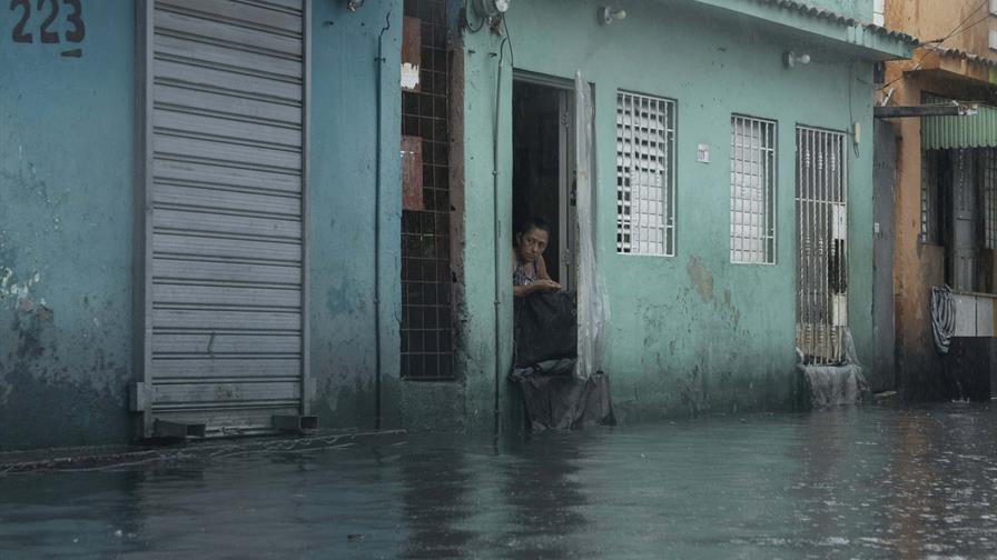 Calles de Villas Agrícolas inundadas tras intensas lluvias en Santo Domingo