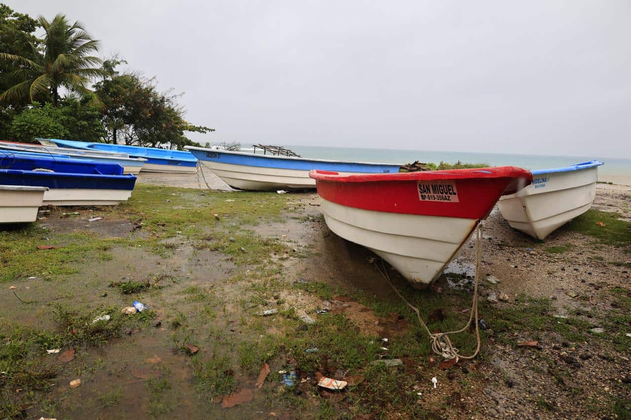 Se registran olas superiores a los nueve pies de altura este jueves en costa caribeña por Melissa