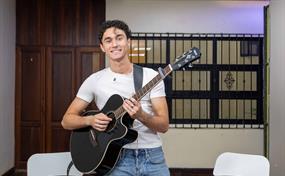 Ezequiel: el cantautor que conquistó Dominicana´s Got Talent con una canción sanadora