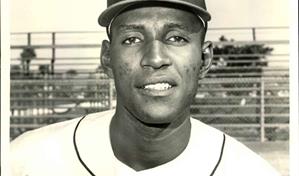 Emil Panko pegó el primer jonrón bajo luces en la Lidom