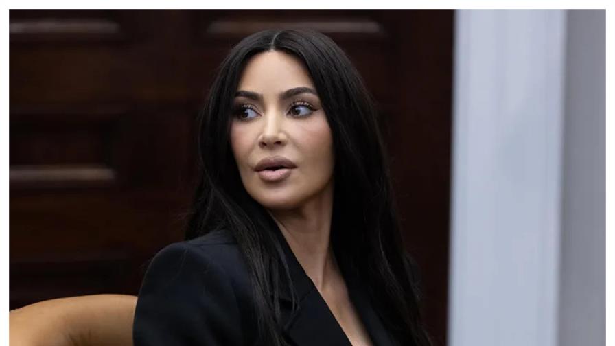 Kim Kardashian revela que sufrió un aneurisma cerebral atribuido al estrés Kim Kardashian revela que sufrió un aneurisma cerebral atribuido al estrés