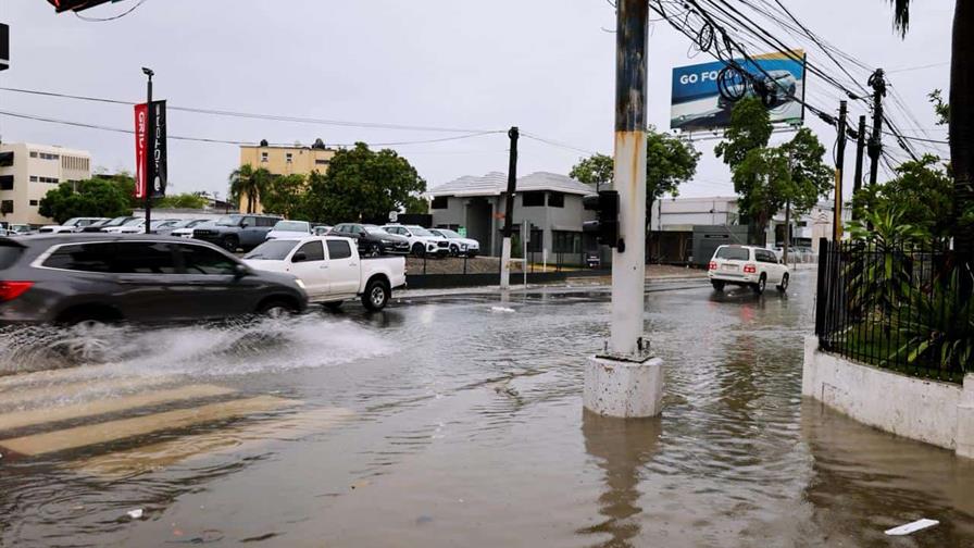 Indomet: lluvias continuarán esta noche en el Gran Santo Domingo por tormenta Melissa