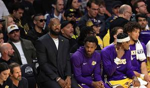 Los Lakers resienten la falta de LeBron en su estreno con derrota en la NBA