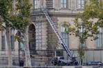 Fabricante alemán de montacargas usado por ladrones del Louvre hace publicidad con el robo