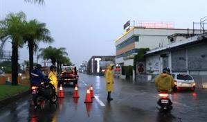 Digesett desvía el tránsito en Las Américas ante la inundación en la vía