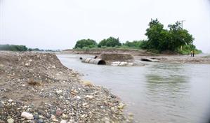 Se derrumba paso provisional entre las comunidades Proyecto 2C y Ganadería en Azua