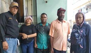 Policía crea comisión para investigar muerte de joven hallado apuñalado en casa de su expareja