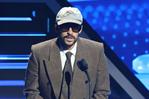 Bad Bunny recibe de Rita Moreno el Billboard al artista latino del siglo XXI