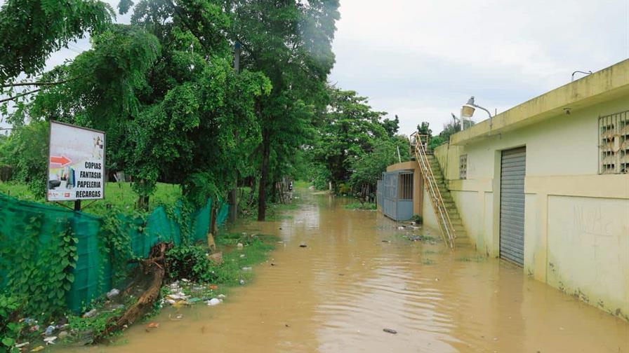 Residentes de Juan Guzmán reclaman construcción de drenaje tras inundaciones provocadas por Melissa Residentes de Juan Guzmán reclaman construcción de drenaje tras inundaciones provocadas por Melissa