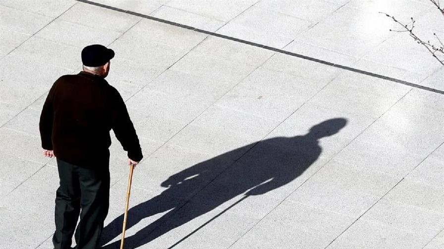 España alcanza los 10 millones de mayores de 65 años con el reto de vivir más, pero mejor España alcanza los 10 millones de mayores de 65 años con el reto de vivir más, pero mejor