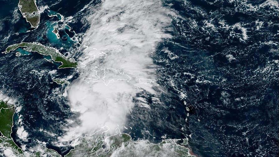 Cuba declara en fase informativa a su mitad oriental por la amenaza de Melissa Cuba declara en fase informativa a su mitad oriental por la amenaza de Melissa