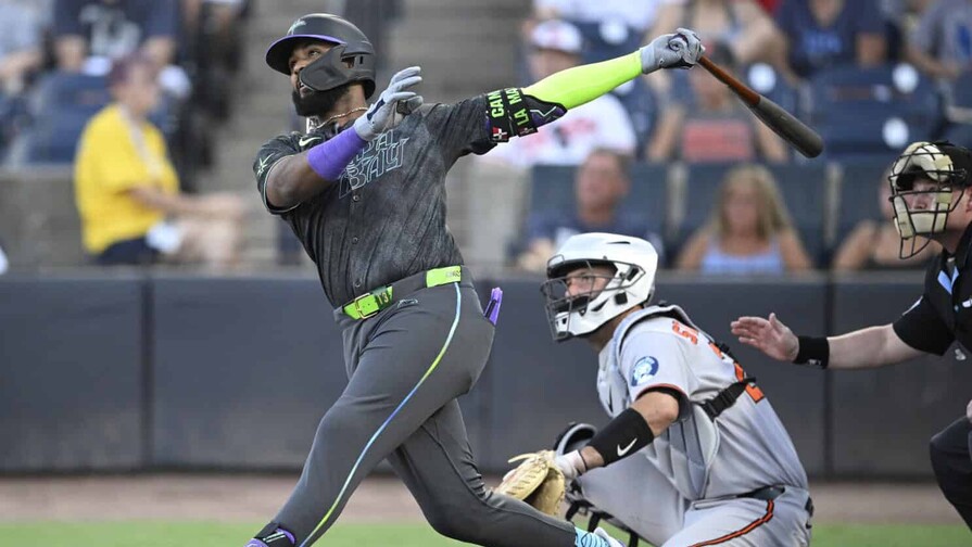 VIDEO | Caminero la vuelve a sacar en su regreso al Tropicana Field: Me estoy sintiendo m&aacute;s c&oacute;modo