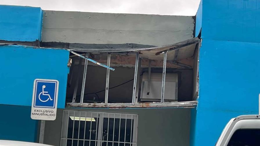 El hospital municipal de Constanza sufre colapso en su fachada El hospital municipal de Constanza sufre colapso en su fachada