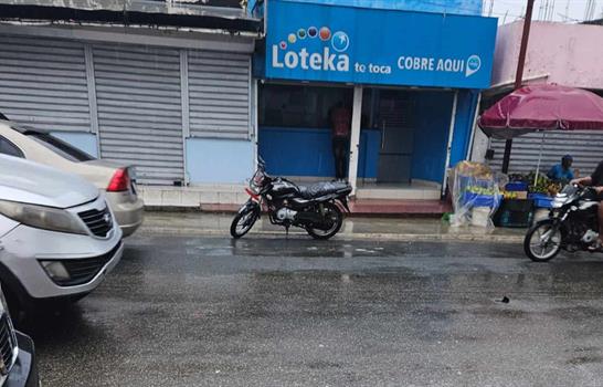 Ni la tormenta Melissa detiene el vicio: las bancas de apuesta y lotería abren como si nada