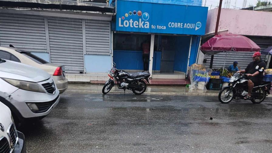Ni la tormenta Melissa detiene el vicio: las bancas de apuesta y lotería abren como si nada Ni la tormenta Melissa detiene el vicio: las bancas de apuesta y lotería abren como si nada