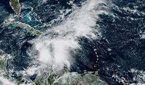 Tormenta Melissa se mueve a 4 kilómetros por hora; más lenta que una persona viajando en bicicleta