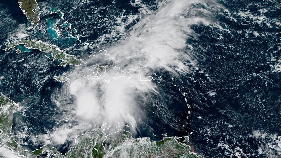 Tormenta Melissa se mueve a 4 kilómetros por hora; más lenta que una persona viajando en bicicleta