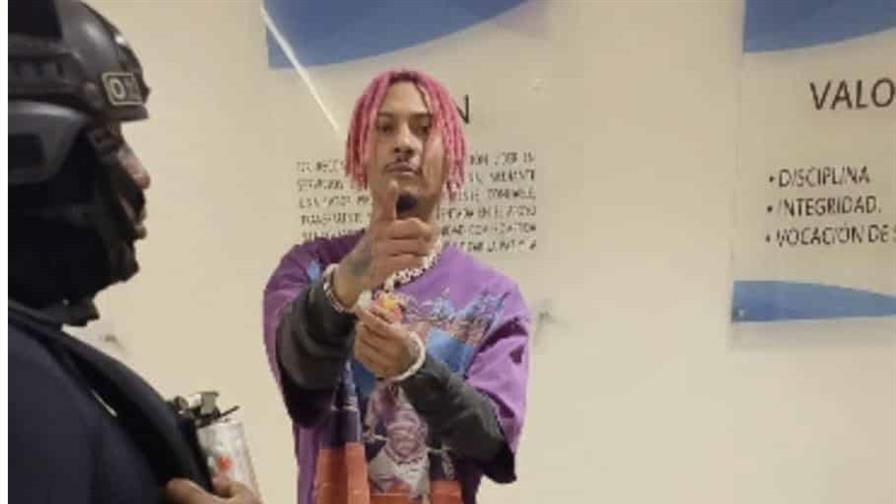 Detienen al artista urbano “Kiko el Crazy” por alteración del orden público en el sector Los Mina Detienen al artista urbano “Kiko el Crazy” por alteración del orden público en el sector Los Mina