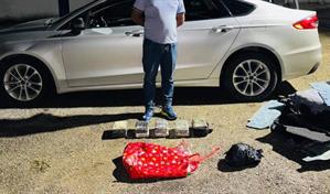 La DNCD decomisa más de 10 kilos de cocaína en Barahona y apresa al presunto responsable