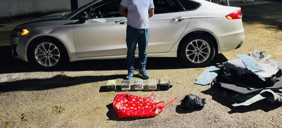 DNCD apresa hombre con más de 10 kilos de cocaína en Barahona - Diario Libre