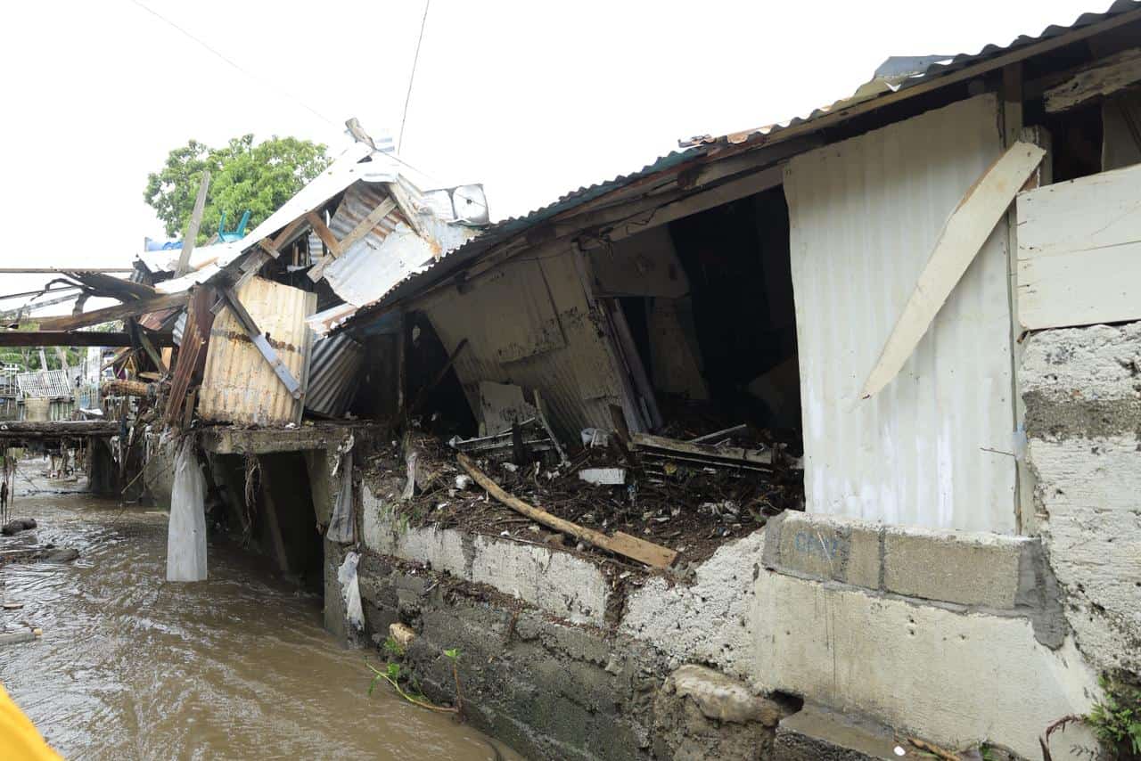 La vivienda de Yane Montilla Peña quedó totalmente destruida tras la crecida de la cañada en el sector 30 de Mayo.