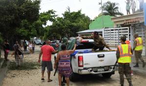 En Barahona bajan las aguas mientras esperan más lluvias del huracán Melissa