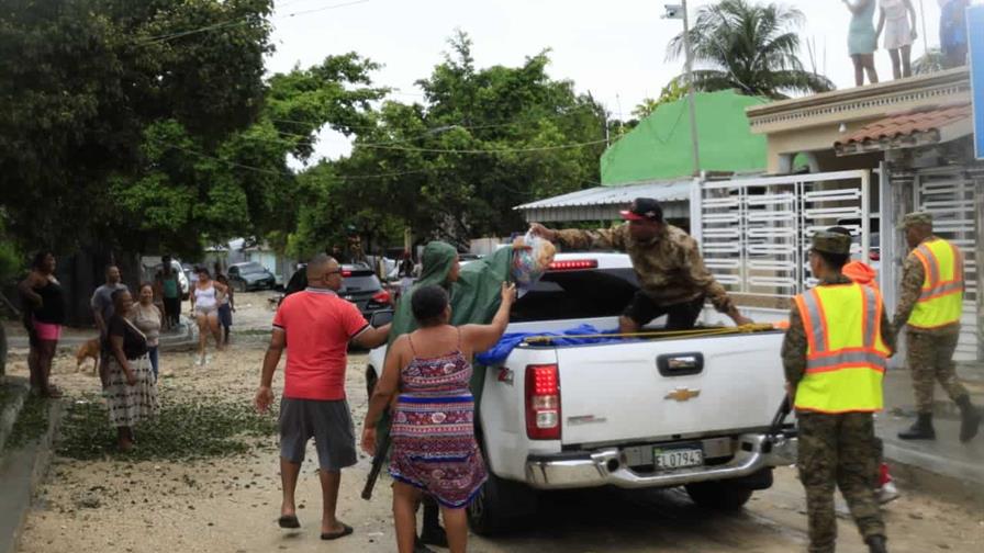 En Barahona bajan las aguas mientras esperan más lluvias del huracán Melissa